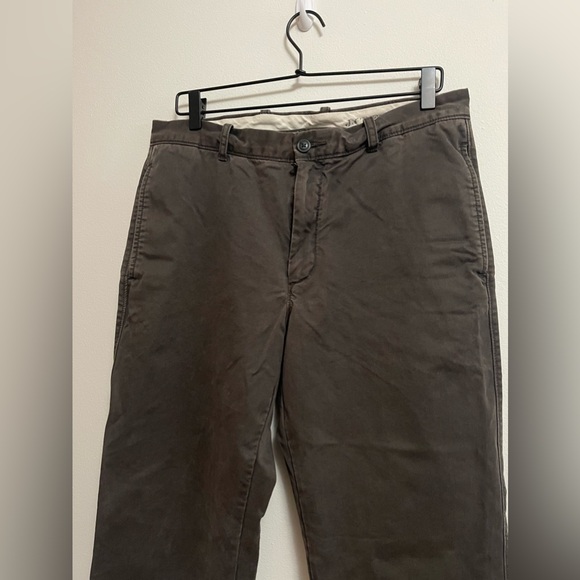 J. Crew - Men’s 100% Faded Broken-In Classic Fit Green/Grey Chino - 33W30L - Picture 2 of 5